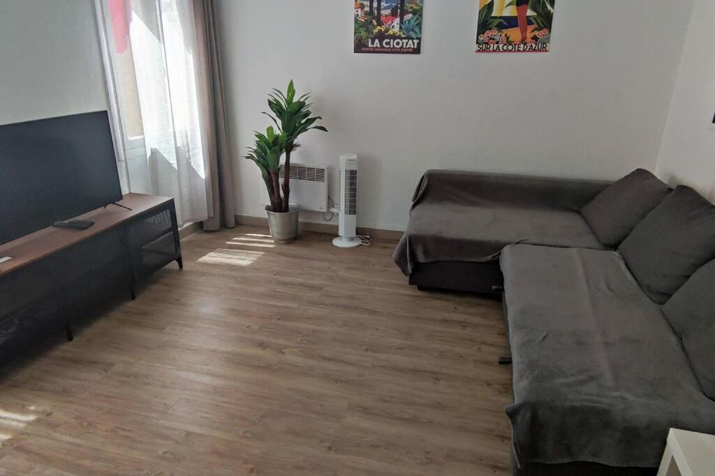 Апартаменты Appart De Charme Plein Centre Ла-Сьота Экстерьер фото